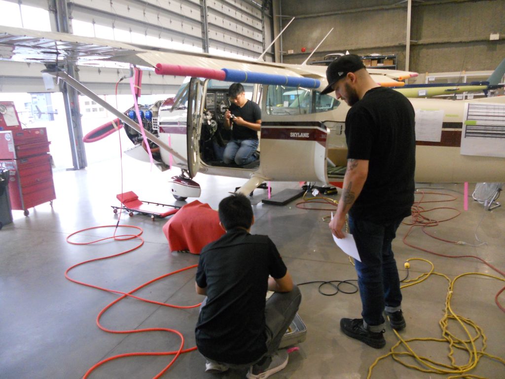 Maxcraft Technicians Perform a Pitot Static Test